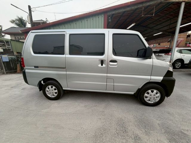 1.5L 廂型五人座貨車 倒車雷達 盲點偵測 定速巡航 循跡防滑  第16張相片