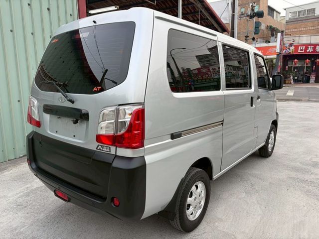 1.5L 廂型五人座貨車 倒車雷達 盲點偵測 定速巡航 循跡防滑  第17張相片