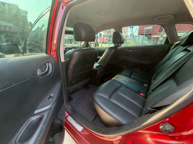 1.6L 旗艦款 盲點偵測 倒車顯影 360環景 定速巡航 胎壓偵測  第9張相片