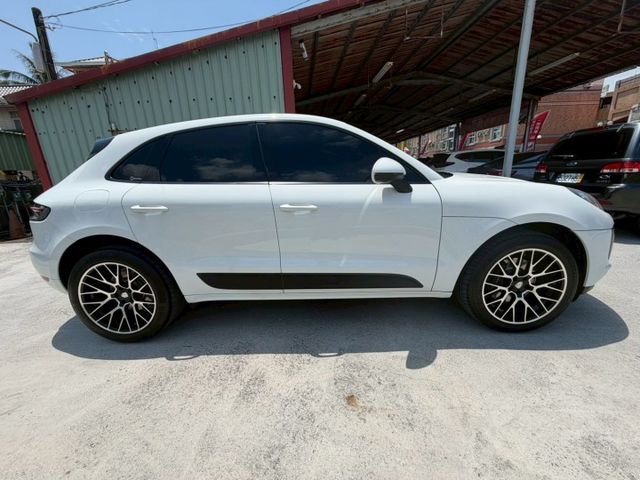 2018 Porsche Macan Premium Package Plus 電尾門 雙電動座椅 車道置中  第6張相片
