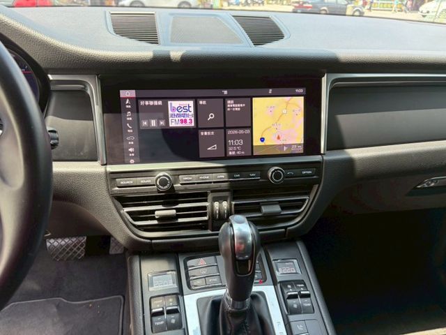 2018 Porsche Macan Premium Package Plus 電尾門 雙電動座椅 車道置中  第19張相片
