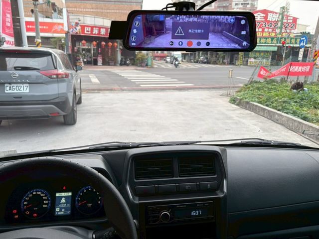 1.5L 廂型五人座貨車 倒車雷達 盲點偵測 定速巡航 循跡防滑  第3張相片