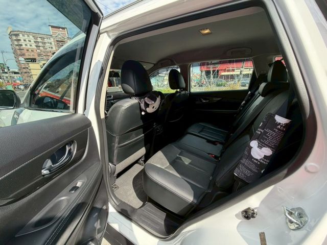 2017 Nissan X-Trail 2.0玩美影音版  第13張相片