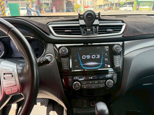 2017 Nissan X-Trail 2.0玩美影音版  第20張相片