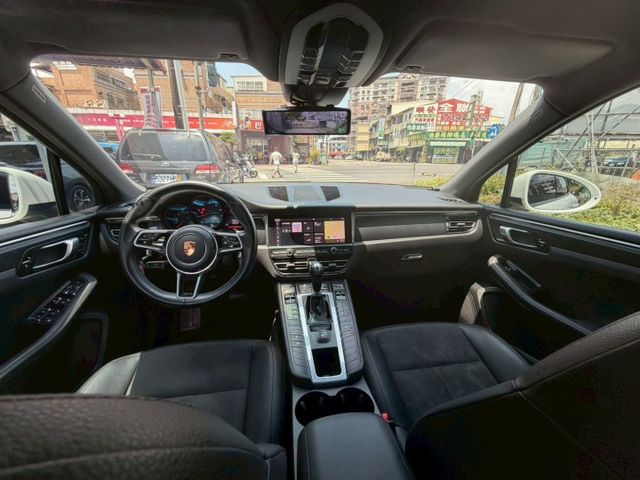 2018 Porsche Macan Premium Package Plus 電尾門 雙電動座椅 車道置中  第12張相片
