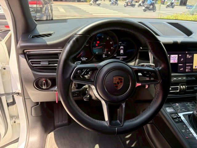 2018 Porsche Macan Premium Package Plus 電尾門 雙電動座椅 車道置中  第17張相片