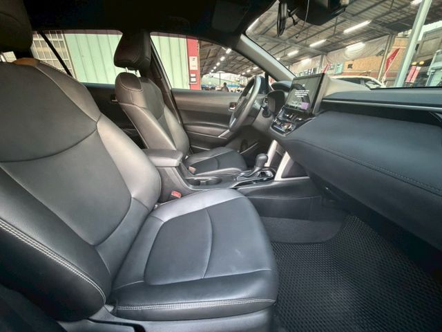 2023 Toyota Corolla Cross 1.8 Hybrid尊爵 免鑰匙啟動車門鎖 環景影像系統  第9張相片