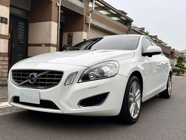 2013 Volvo S60 D4柴 瑞典坦克✅雙前跑車椅 ✅雙前電動調整 ✅駕駛位置記憶 ✅雙前電熱椅✅定速巡航  第1張相片