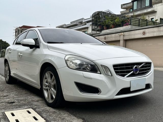 2013 Volvo S60 D4柴 瑞典坦克✅雙前跑車椅 ✅雙前電動調整 ✅駕駛位置記憶 ✅雙前電熱椅✅定速巡航  第2張相片