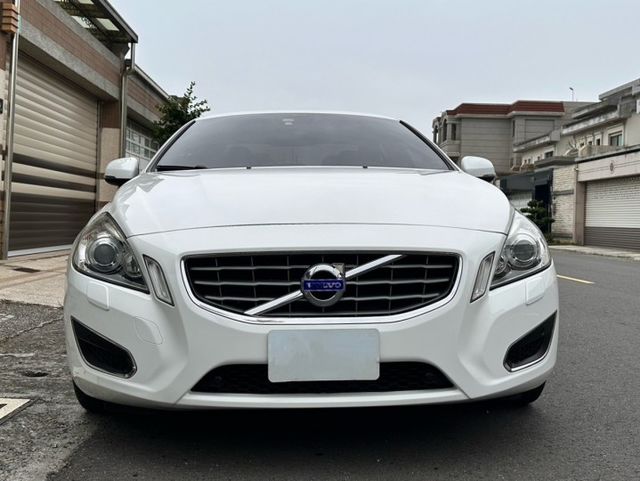 2013 Volvo S60 D4柴 瑞典坦克✅雙前跑車椅 ✅雙前電動調整 ✅駕駛位置記憶 ✅雙前電熱椅✅定速巡航  第3張相片