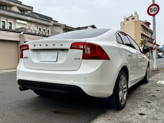 2013 Volvo S60 D4柴 瑞典坦克✅雙前跑車椅 ✅雙前電動調整 ✅駕駛位置記憶 ✅雙前電熱椅✅定速巡航  第4張相片