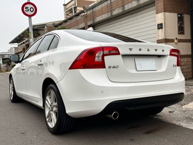 2013 Volvo S60 D4柴 瑞典坦克✅雙前跑車椅 ✅雙前電動調整 ✅駕駛位置記憶 ✅雙前電熱椅✅定速巡航  第5張相片