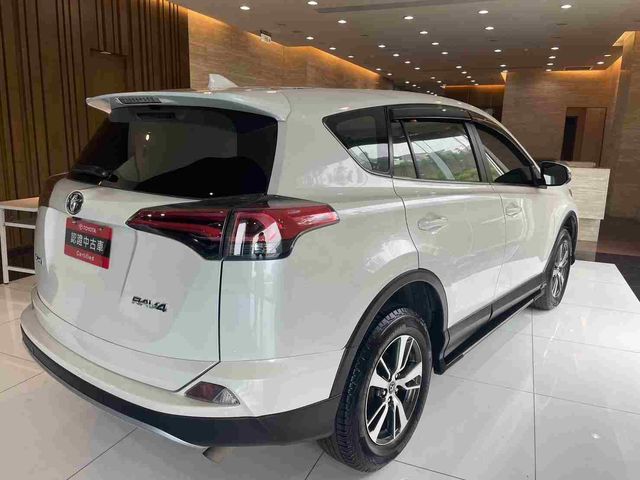 RAV4 2.0  第5張相片