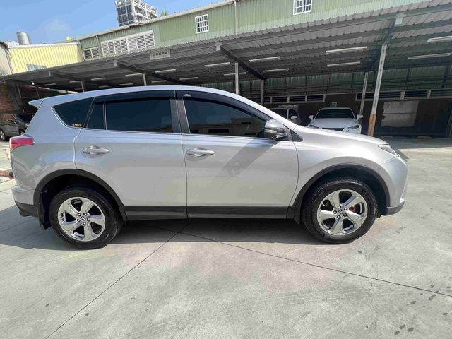 RAV4 2.0  第4張相片