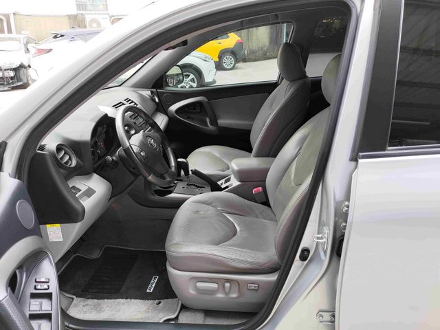 RAV4 2.4 2WD  第7張相片
