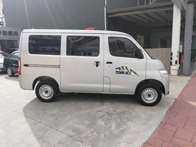 TOWN ACE VAN 5人  第4張相片