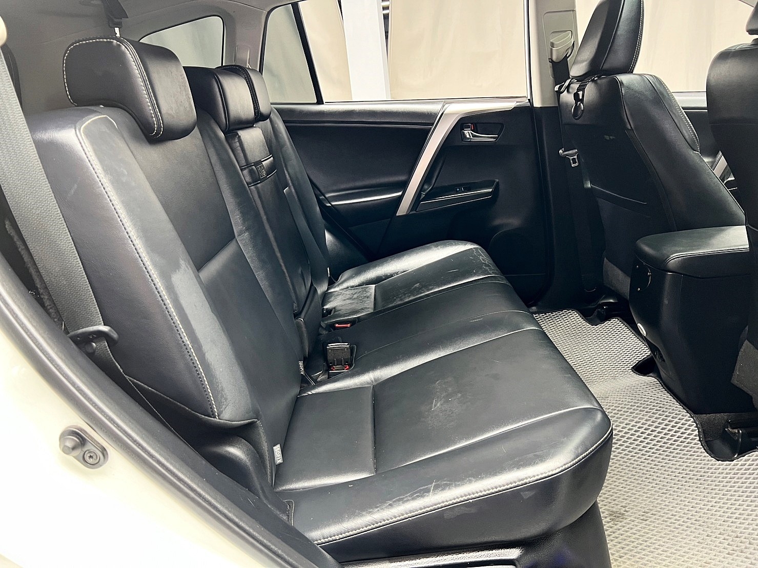 低里程 2016 Toyota RAV4 Hybrid 尊爵版『小李經理』元禾國際車業/特價中/一鍵就到  第11張相片