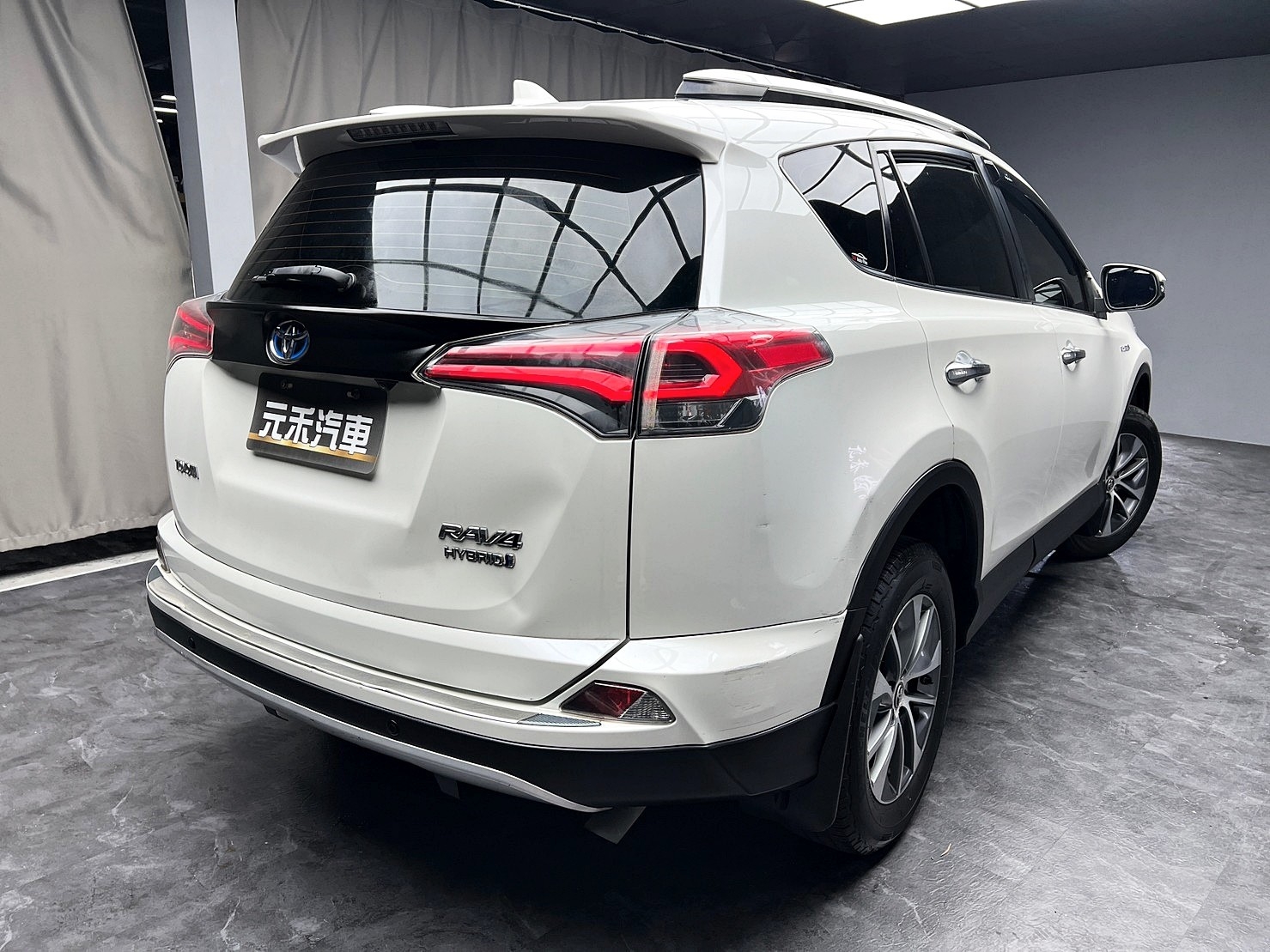 低里程 2016 Toyota RAV4 Hybrid 尊爵版『小李經理』元禾國際車業/特價中/一鍵就到  第18張相片