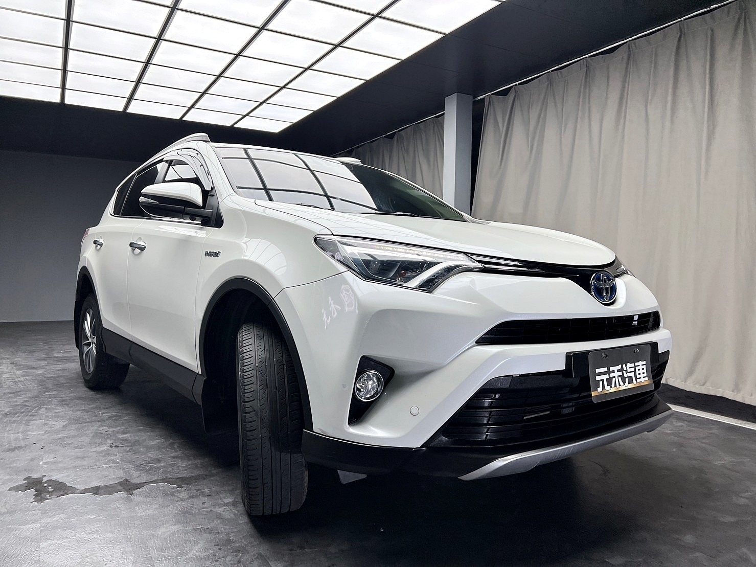 低里程 2016 Toyota RAV4 Hybrid 尊爵版『小李經理』元禾國際車業/特價中/一鍵就到  第19張相片