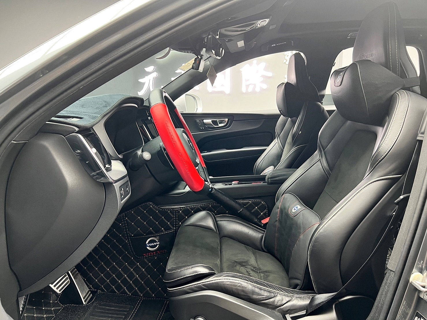 低里程 2018 Volvo XC60 T5 R-Design『小李經理』元禾國際車業/特價中/一鍵就到  第16張相片