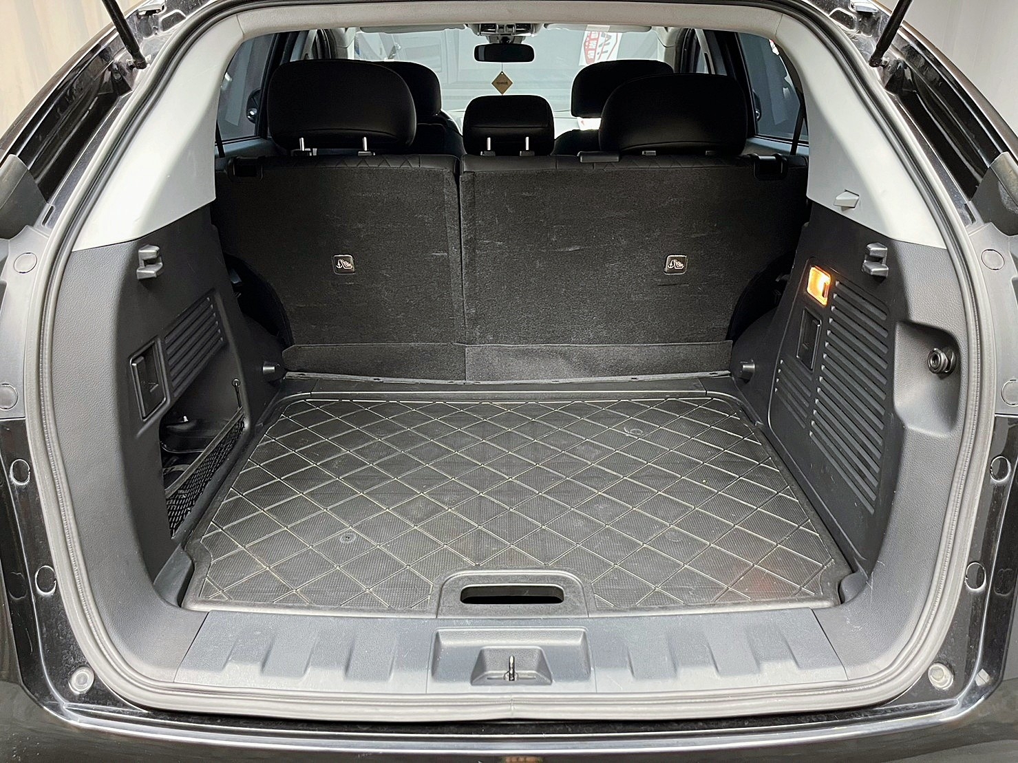 低里程 2016/17 Luxgen U6 Turbo ECO Hyper 經典型『小李經理』元禾國際車業/特價中/一鍵就到  第11張相片