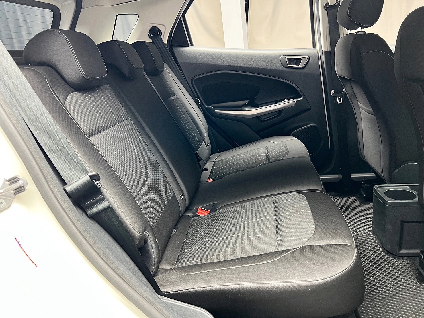低里程 2018 Ford EcoSport 都會時尚型『小李經理』元禾國際車業/特價中/一鍵就到  第9張相片