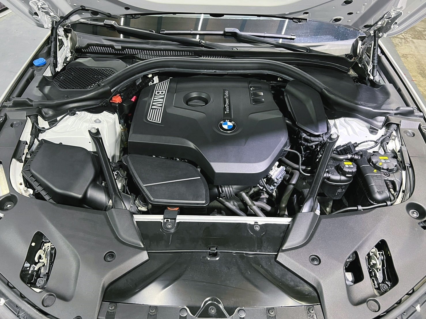 實車實價出清下殺 2017/18 BMW 530i Touring Sport Line (G31)『小李經理』元禾國際車業/特價中/一鍵就到  第8張相片