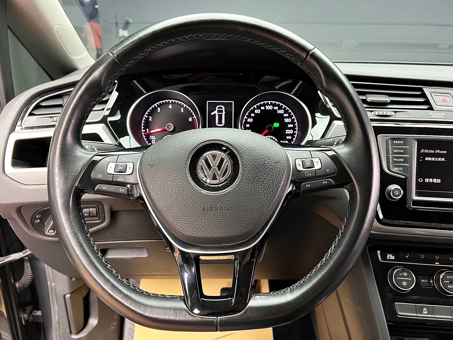 可回原廠 2017 Volkswagen Touran 280TSI Comfortline 七人座『小李經理』元禾國際車業/特價中/一鍵就到  第7張相片