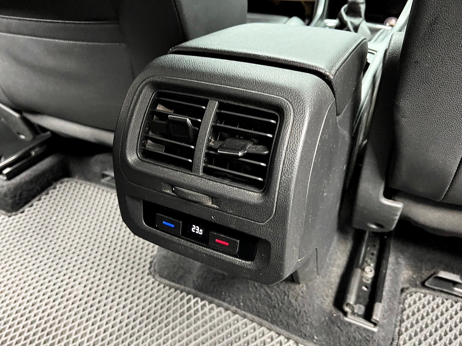 可回原廠 2017 Volkswagen Touran 280TSI Comfortline 七人座『小李經理』元禾國際車業/特價中/一鍵就到  第11張相片