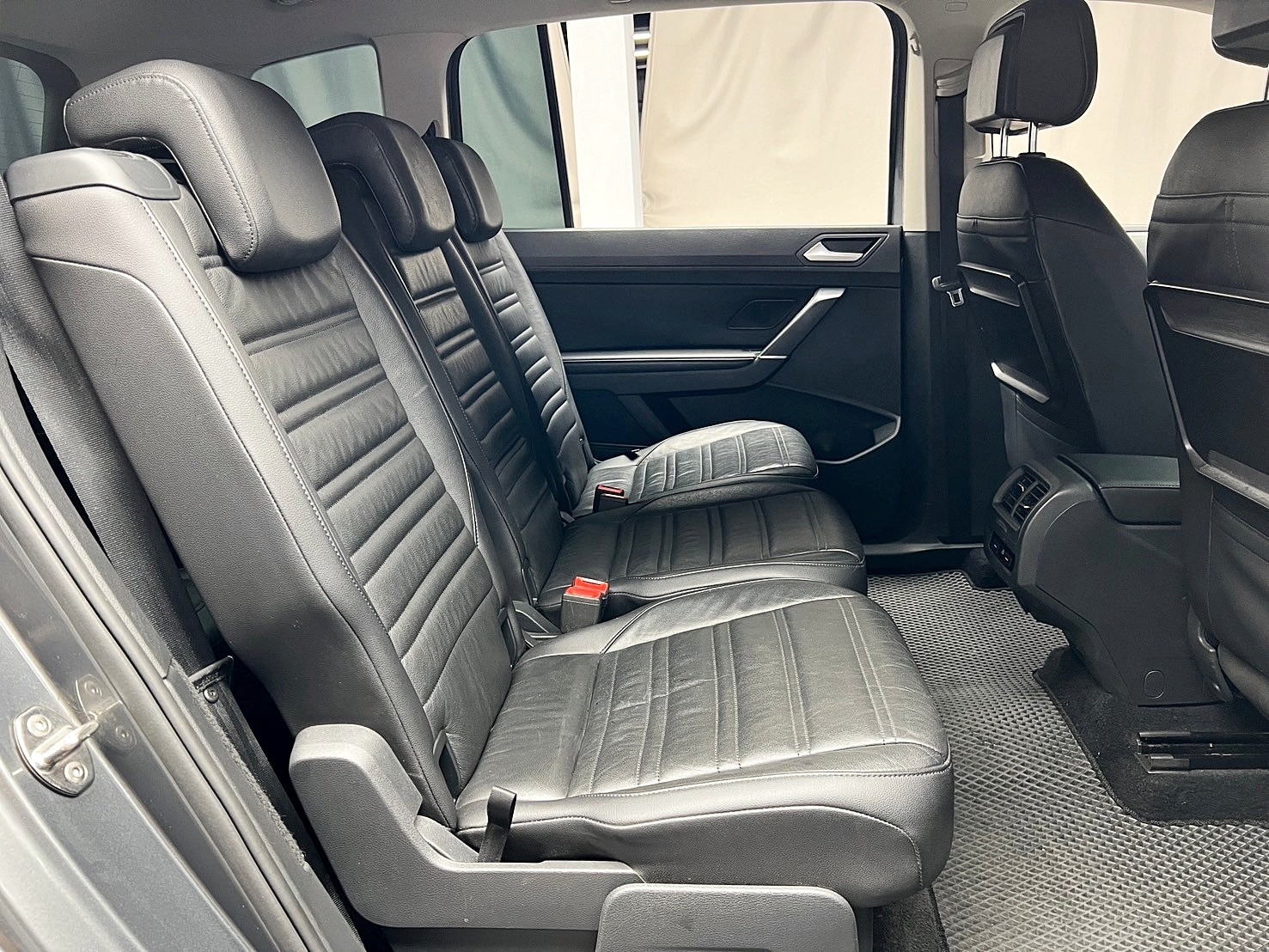 可回原廠 2017 Volkswagen Touran 280TSI Comfortline 七人座『小李經理』元禾國際車業/特價中/一鍵就到  第12張相片