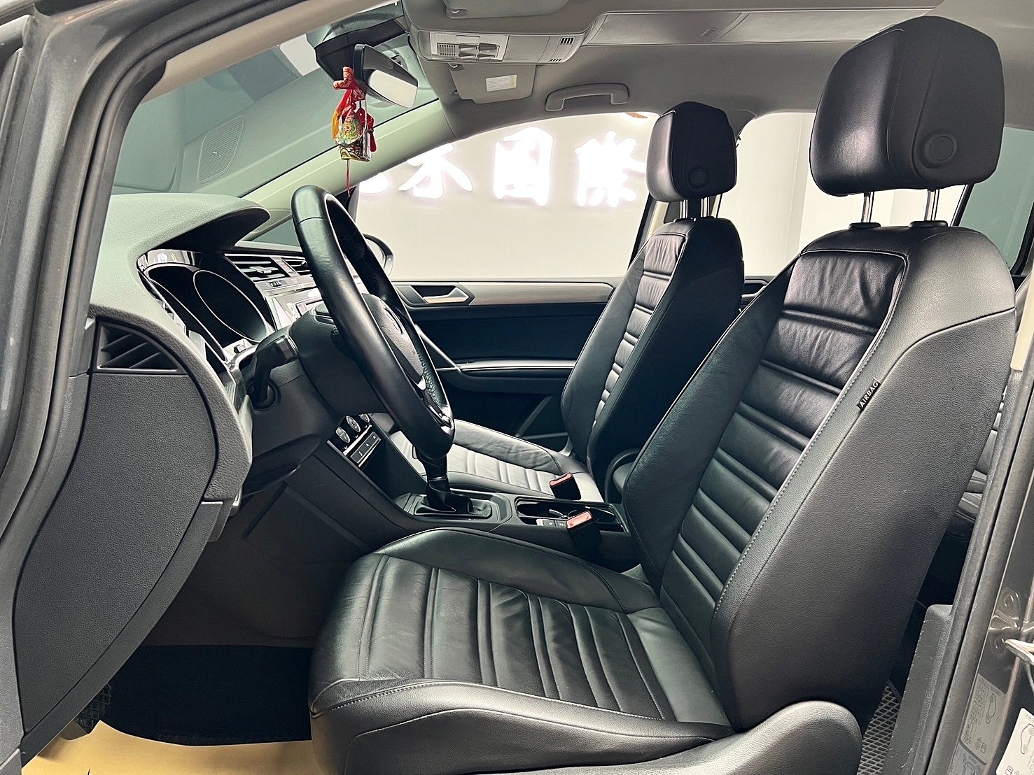 可回原廠 2017 Volkswagen Touran 280TSI Comfortline 七人座『小李經理』元禾國際車業/特價中/一鍵就到  第20張相片