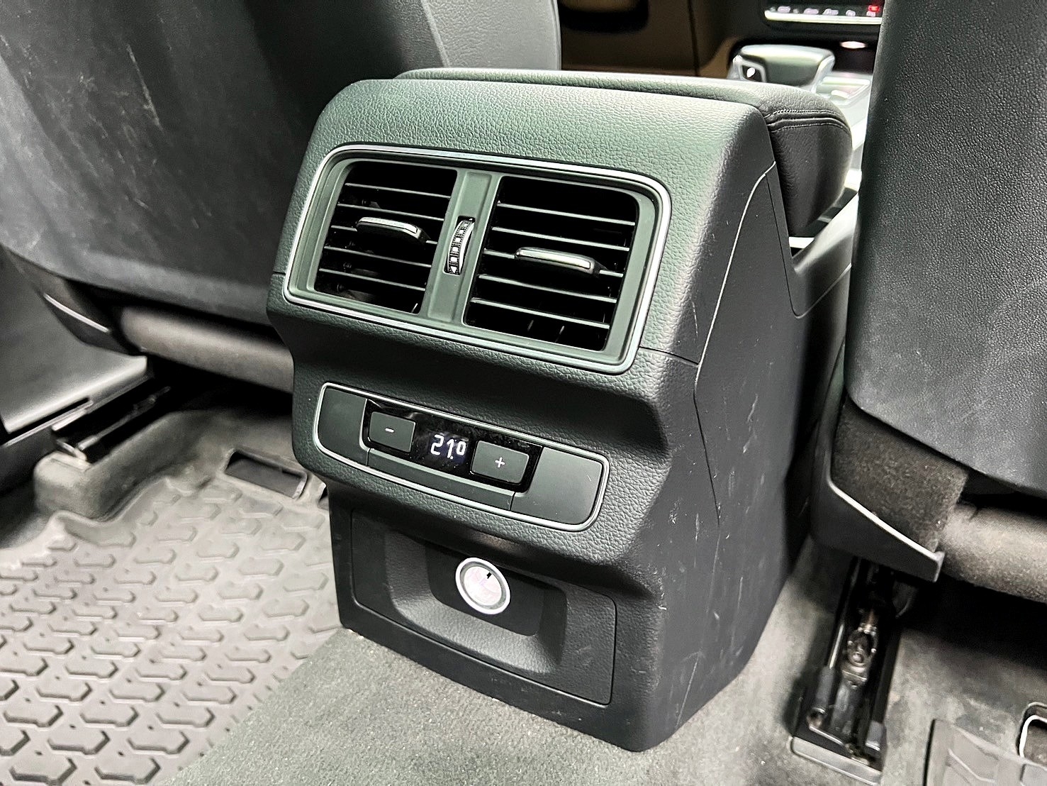 可回原廠 2018 Audi Q5 45TFSI Quattro Premium『小李經理』元禾國際車業/特價中/一鍵就到  第9張相片