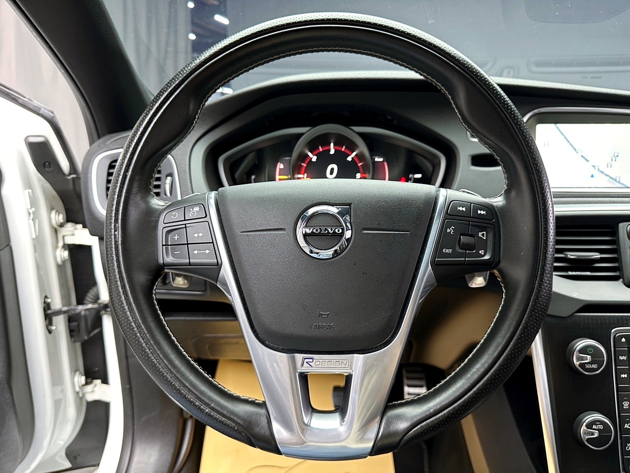 可回原廠 2016 Volvo V40 D4 R-Design『小李經理』元禾國際車業/特價中/一鍵就到  第9張相片