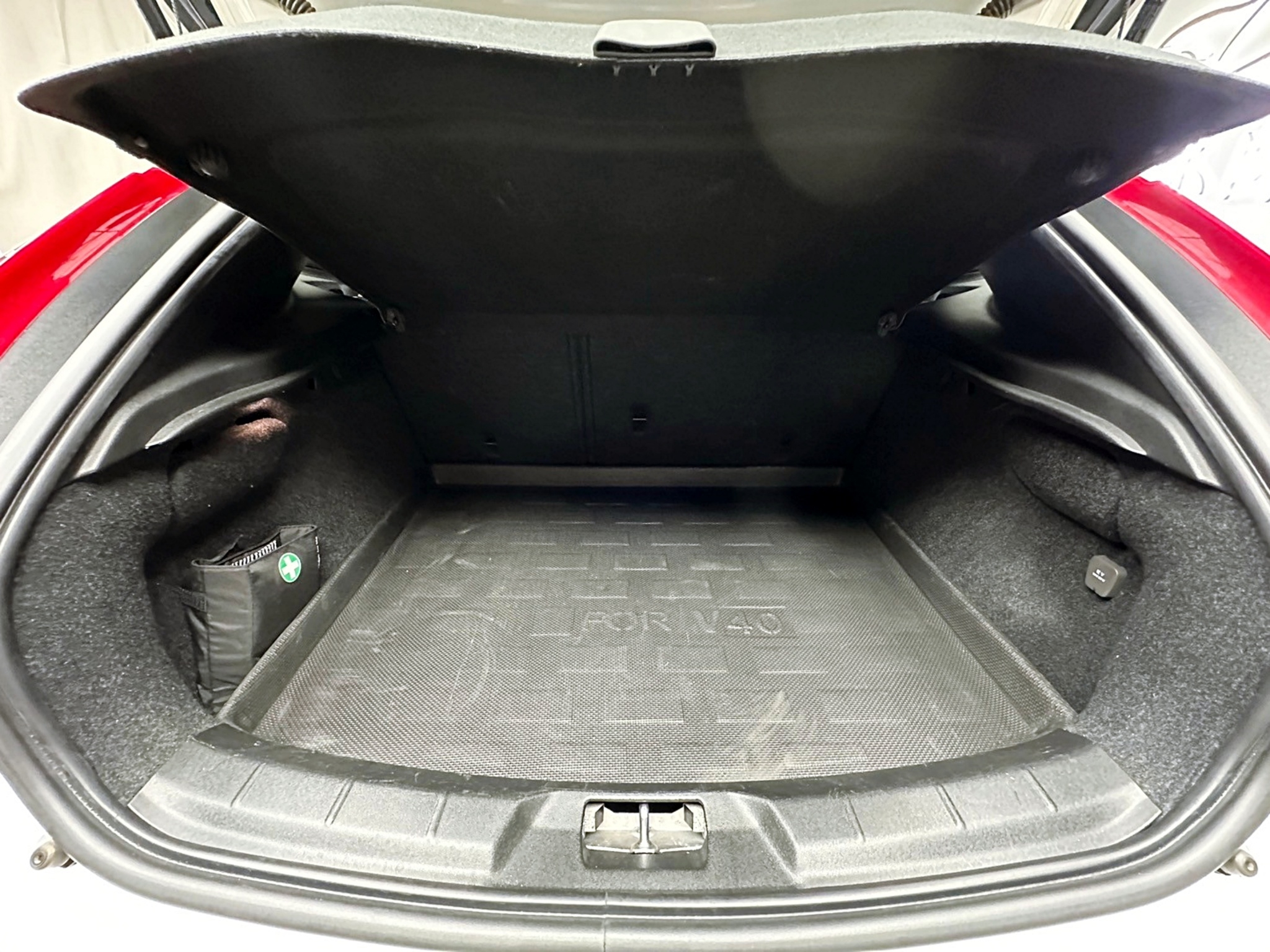 可回原廠 2016 Volvo V40 D4 R-Design『小李經理』元禾國際車業/特價中/一鍵就到  第14張相片