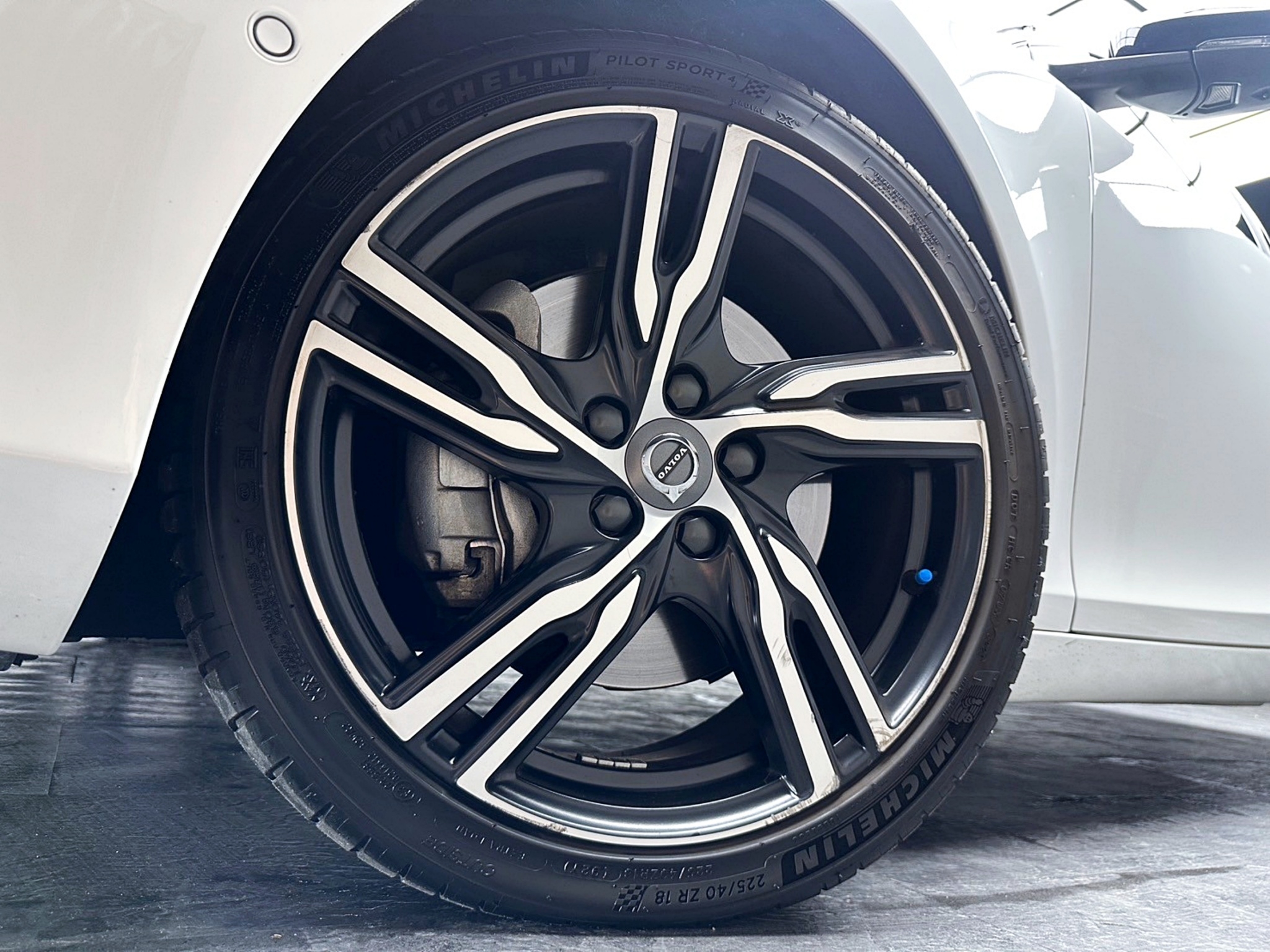 可回原廠 2016 Volvo V40 D4 R-Design『小李經理』元禾國際車業/特價中/一鍵就到  第16張相片