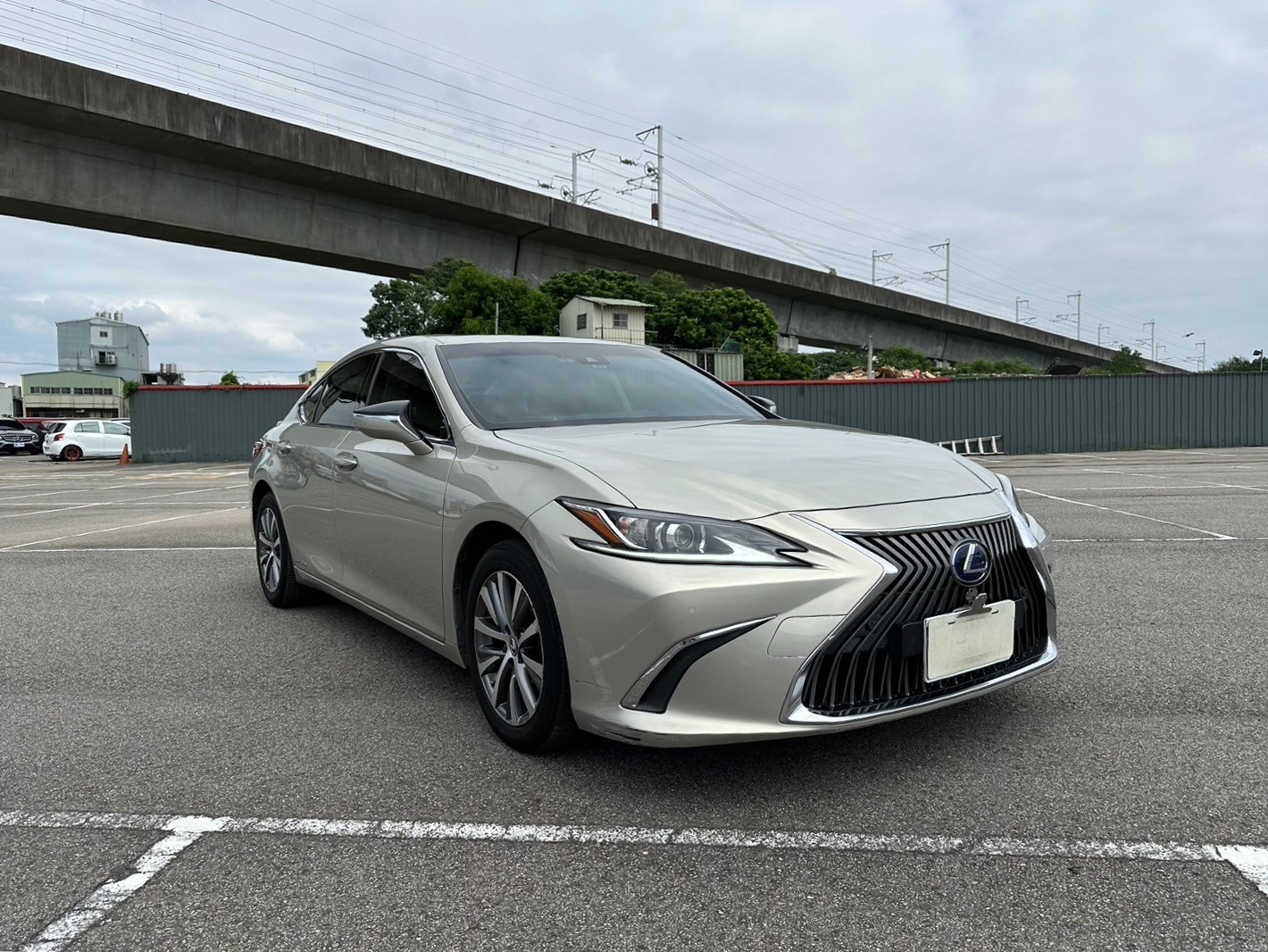 可回原廠 2019 Lexus ES300h 豪華版『小李經理』元禾國際車業/特價中/一鍵就到  第17張相片