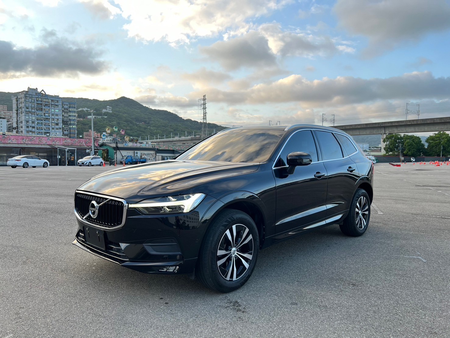 可回原廠 2021 Volvo XC60 B4 Momentum Plus『小李經理』元禾國際車業/特價中/一鍵就到  第1張相片