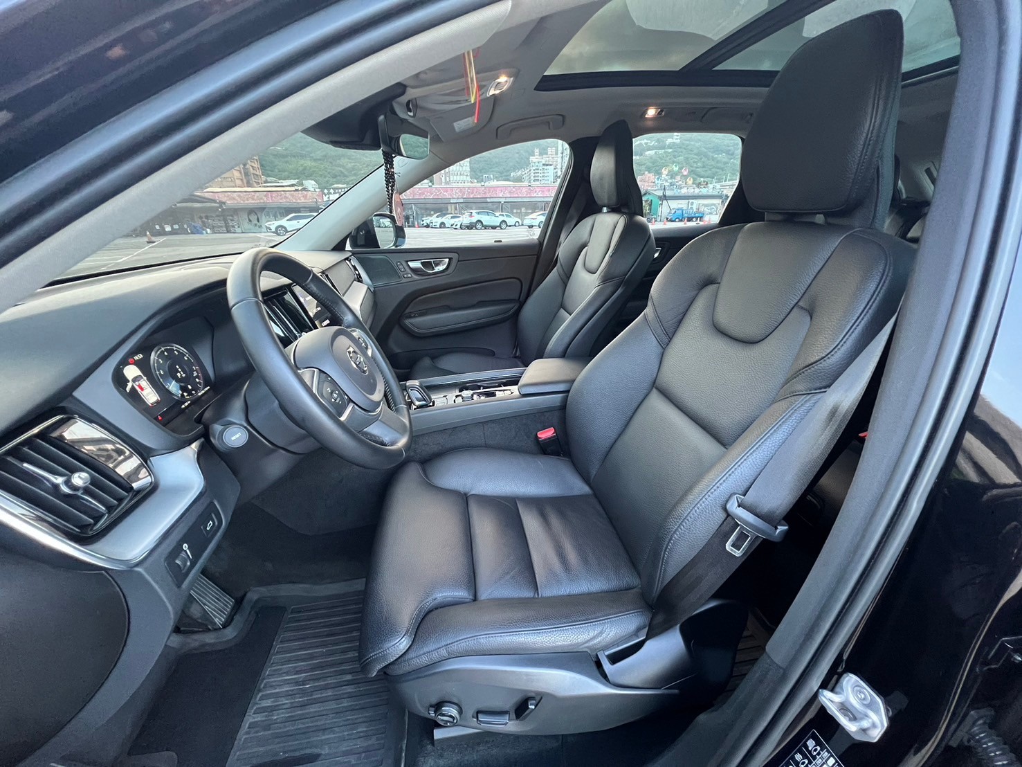 可回原廠 2021 Volvo XC60 B4 Momentum Plus『小李經理』元禾國際車業/特價中/一鍵就到  第18張相片