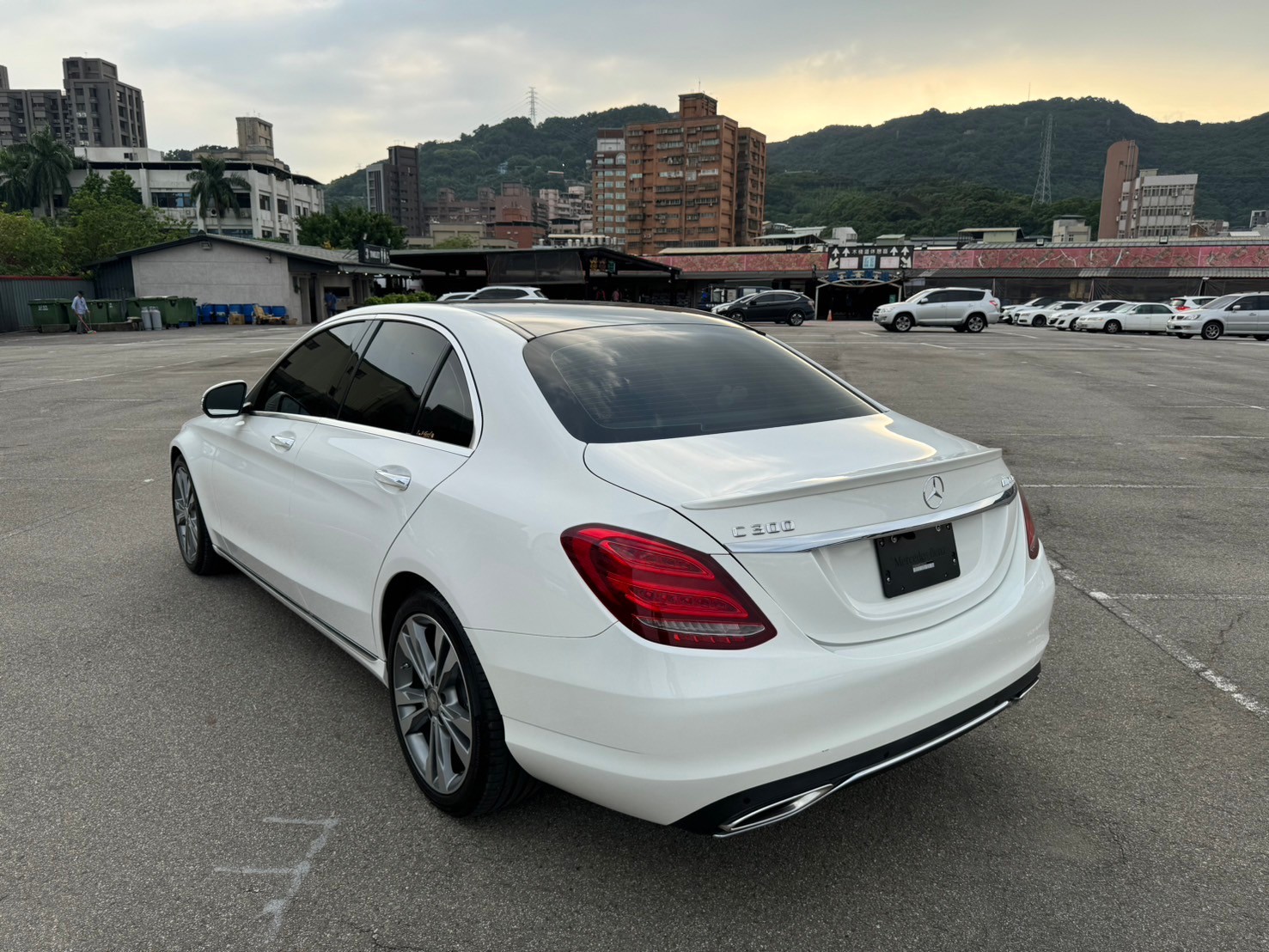 可回原廠 2015 Benz C300 Sedan W205型『小李經理』元禾國際車業/特價中/一鍵就到  第3張相片