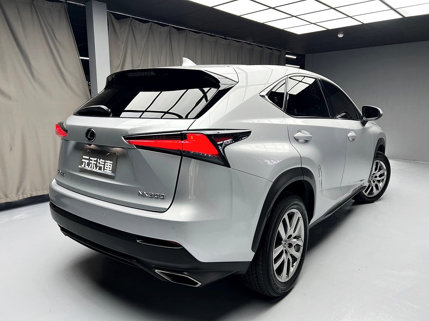 可回原廠 2017/18 Lexus NX300 旗艦版『小李經理』元禾國際車業/特價中/一鍵就到  第18張相片