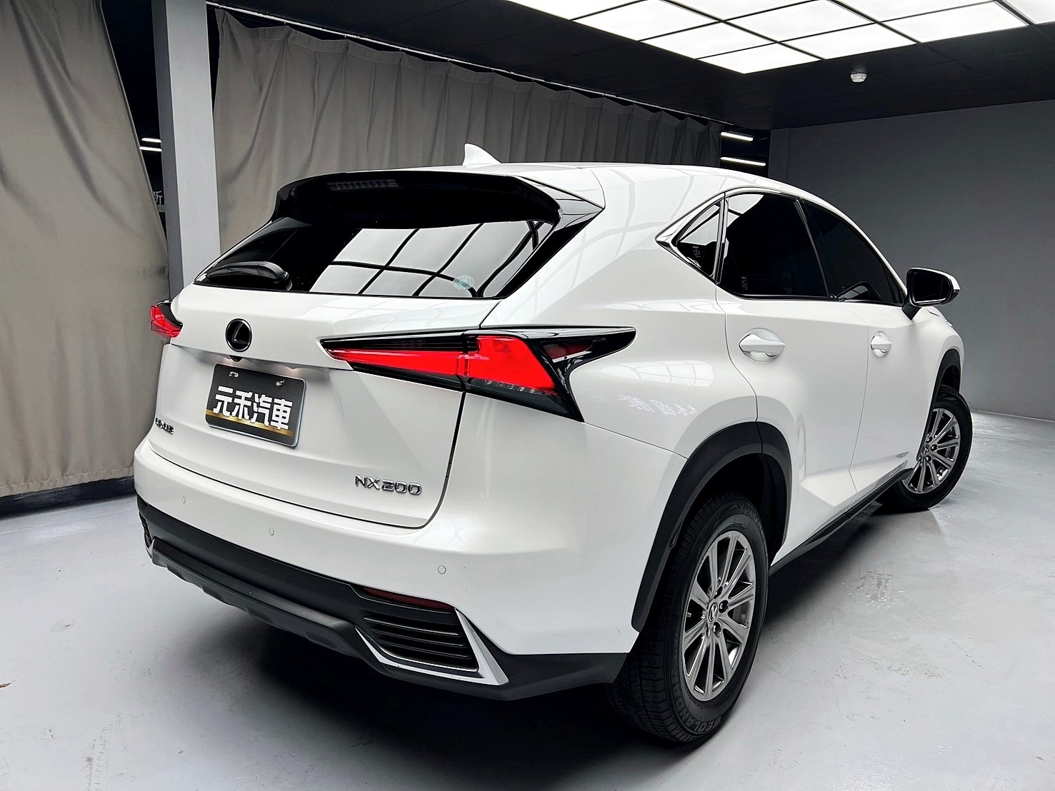 可回原廠 2018 Lexus NX200 菁英版『小李經理』元禾國際車業/特價中/一鍵就到  第16張相片