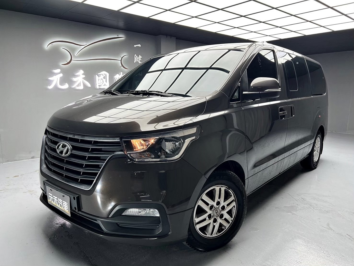 可回原廠  2019 Hyundai Grand Starex 八人座天窗旗艦型『小李經理』元禾國際車業/特價中/一鍵就到  第1張相片