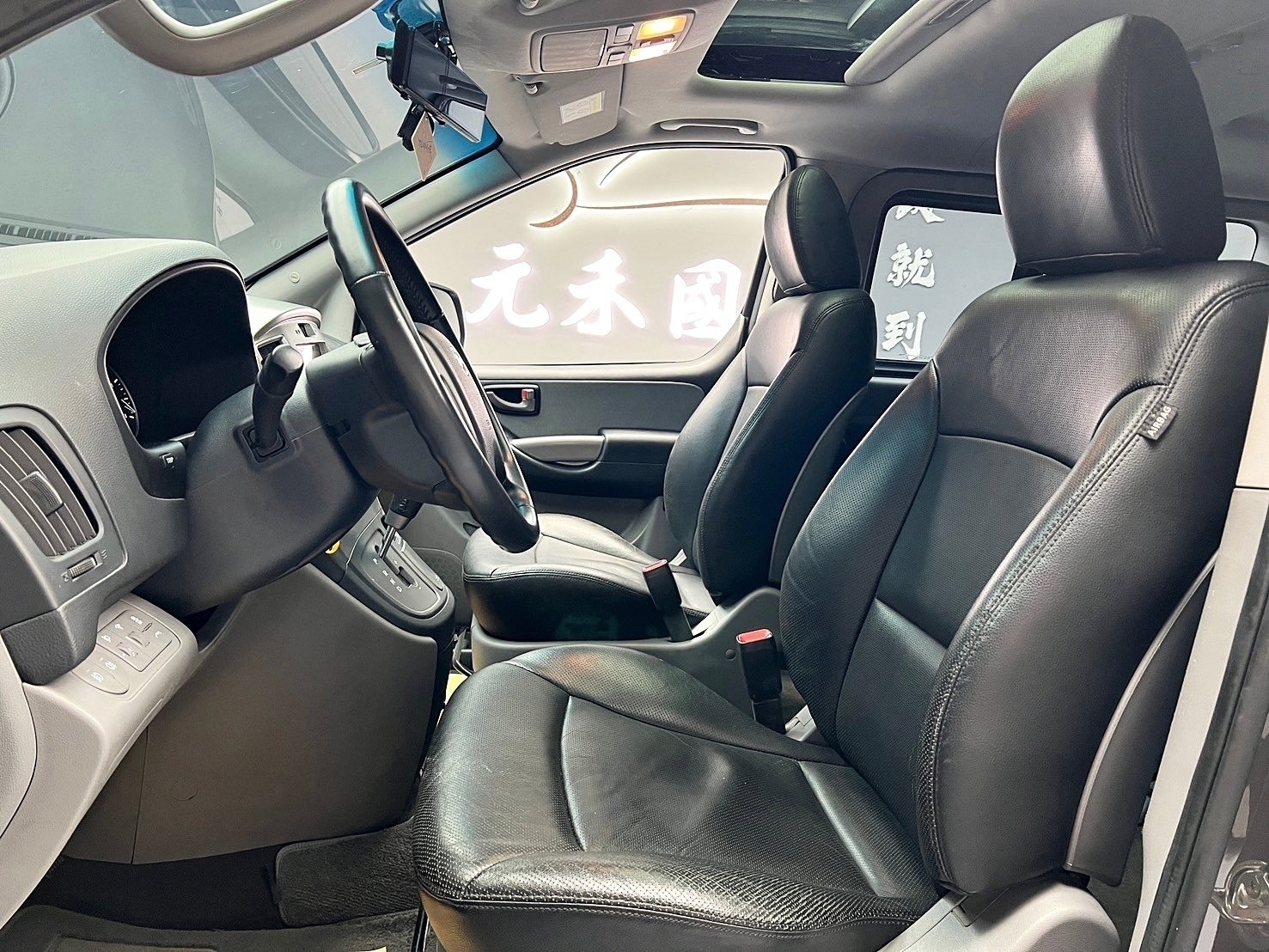 可回原廠  2019 Hyundai Grand Starex 八人座天窗旗艦型『小李經理』元禾國際車業/特價中/一鍵就到  第13張相片