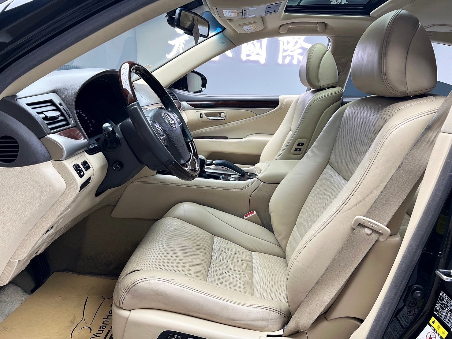 可回原廠 2016 Lexus LS460L 首席長軸版『小李經理』元禾國際車業/特價中/一鍵就到  第8張相片