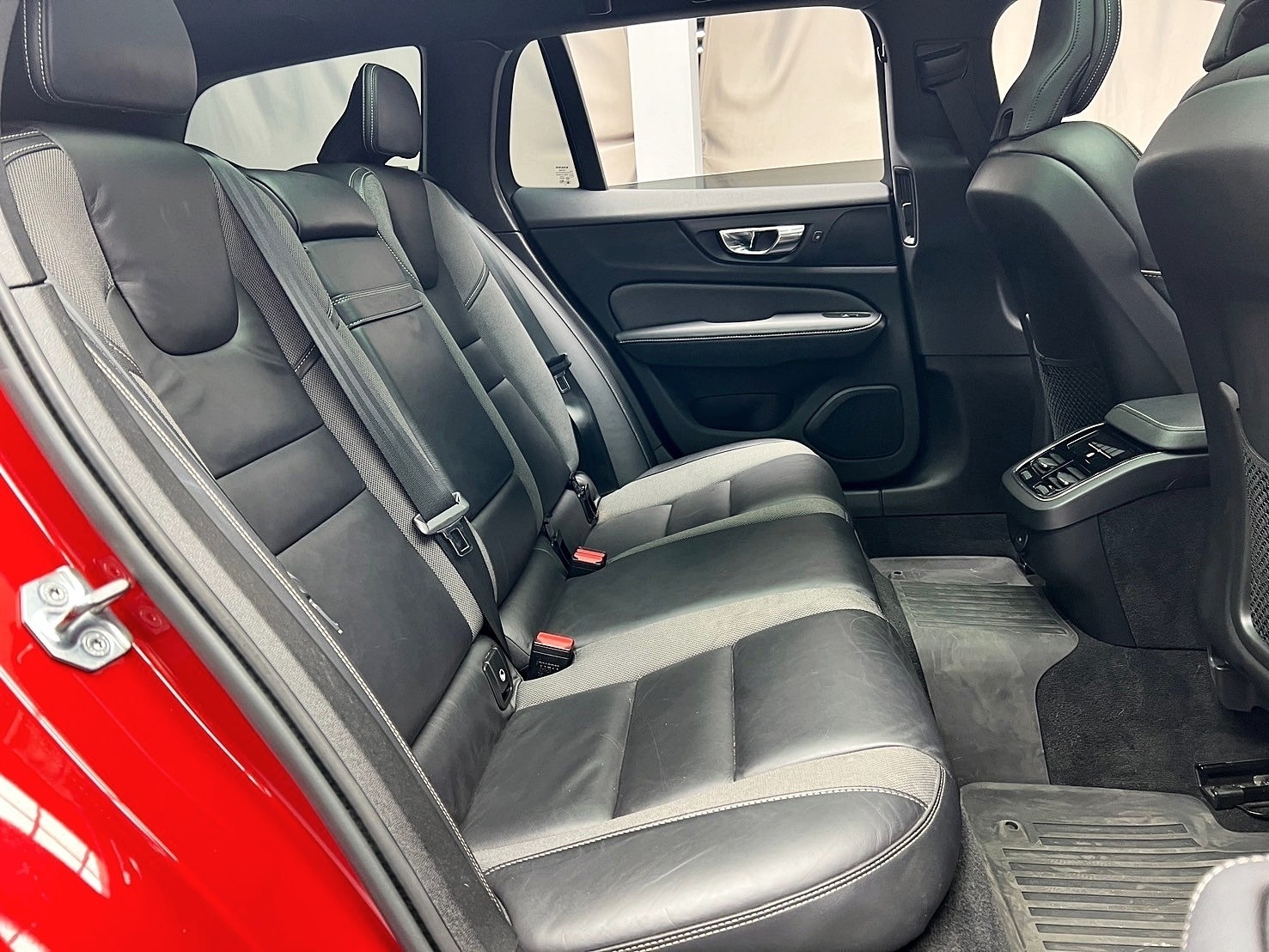 可回原廠 2021 Volvo V60 B5 R-Design『小李經理』元禾國際車業/特價中/一鍵就到  第11張相片