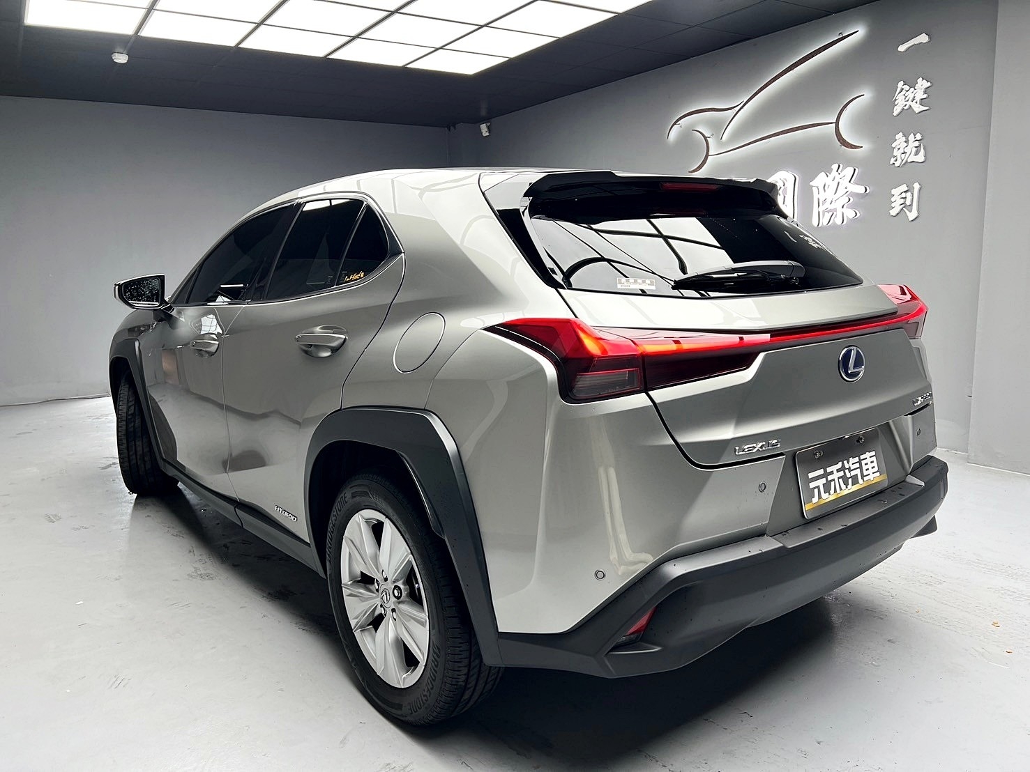 促銷中 2021 Lexus UX250h 豪華版『小李經理』元禾國際車業/特價中/一鍵就到  第3張相片