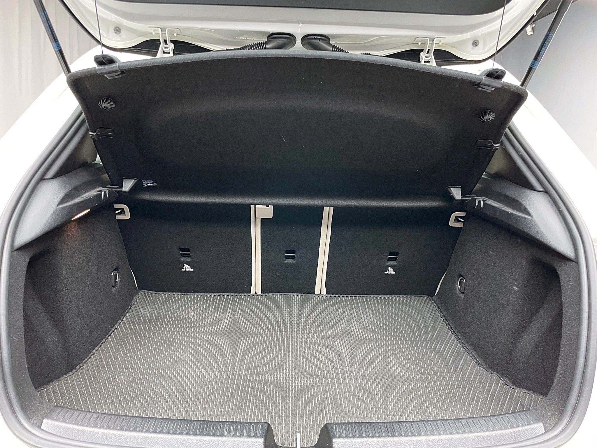 可回原廠 2018/19 Benz A200 特仕版 W177型『小李經理』元禾國際車業/特價中/一鍵就到  第8張相片