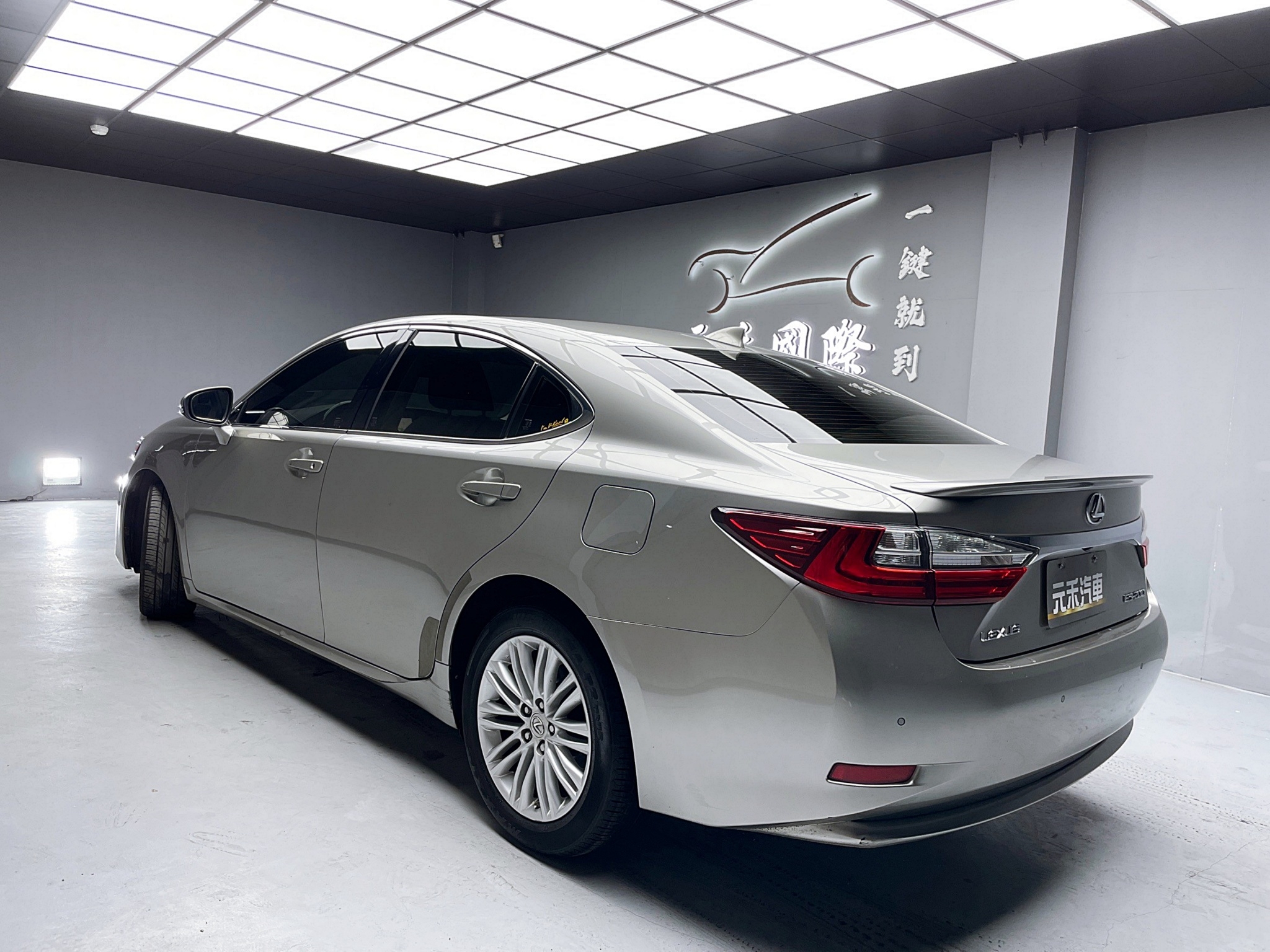 可回原廠 2017 Lexus ES200 頂級Navi版『小李經理』元禾國際車業/特價中/一鍵就到  第4張相片