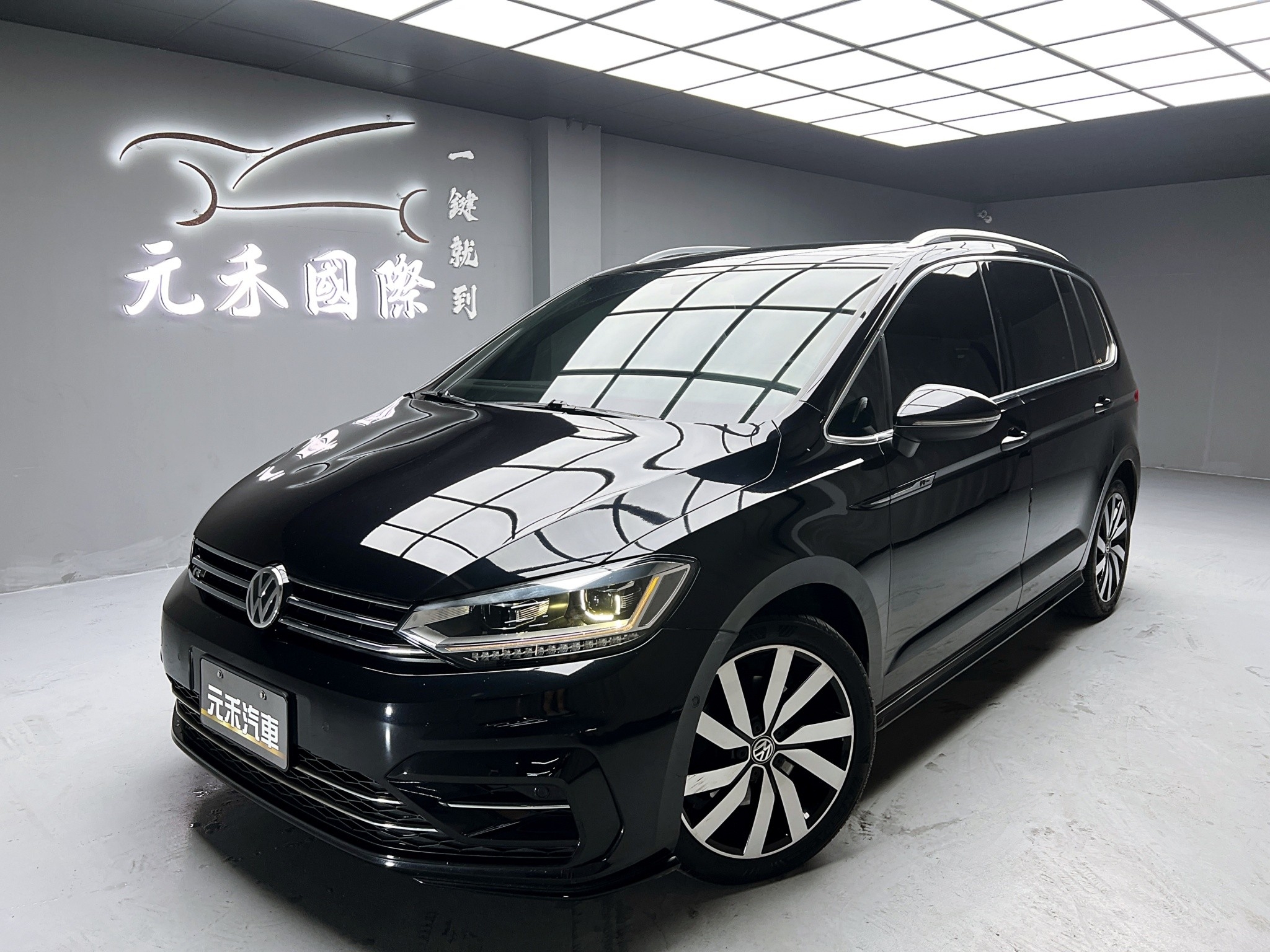 可回原廠 2019/20 Volkswagen Touran 280TSI R-Line 七人座『小李經理』元禾國際車業/特價中/一鍵就到  第1張相片