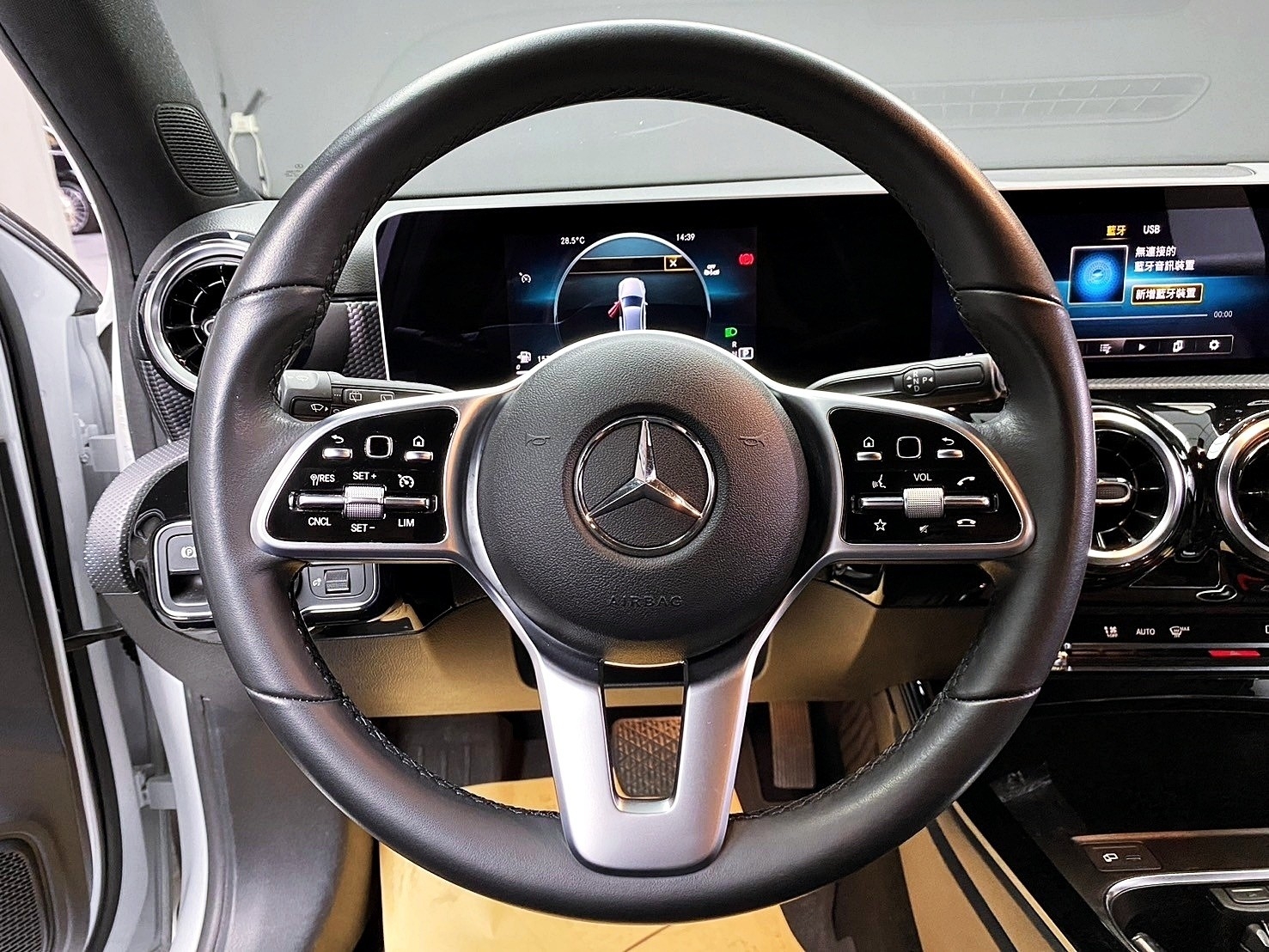 可回原廠 2018/19 Benz A200 特仕版 W177型『小李經理』元禾國際車業/特價中/一鍵就到  第3張相片
